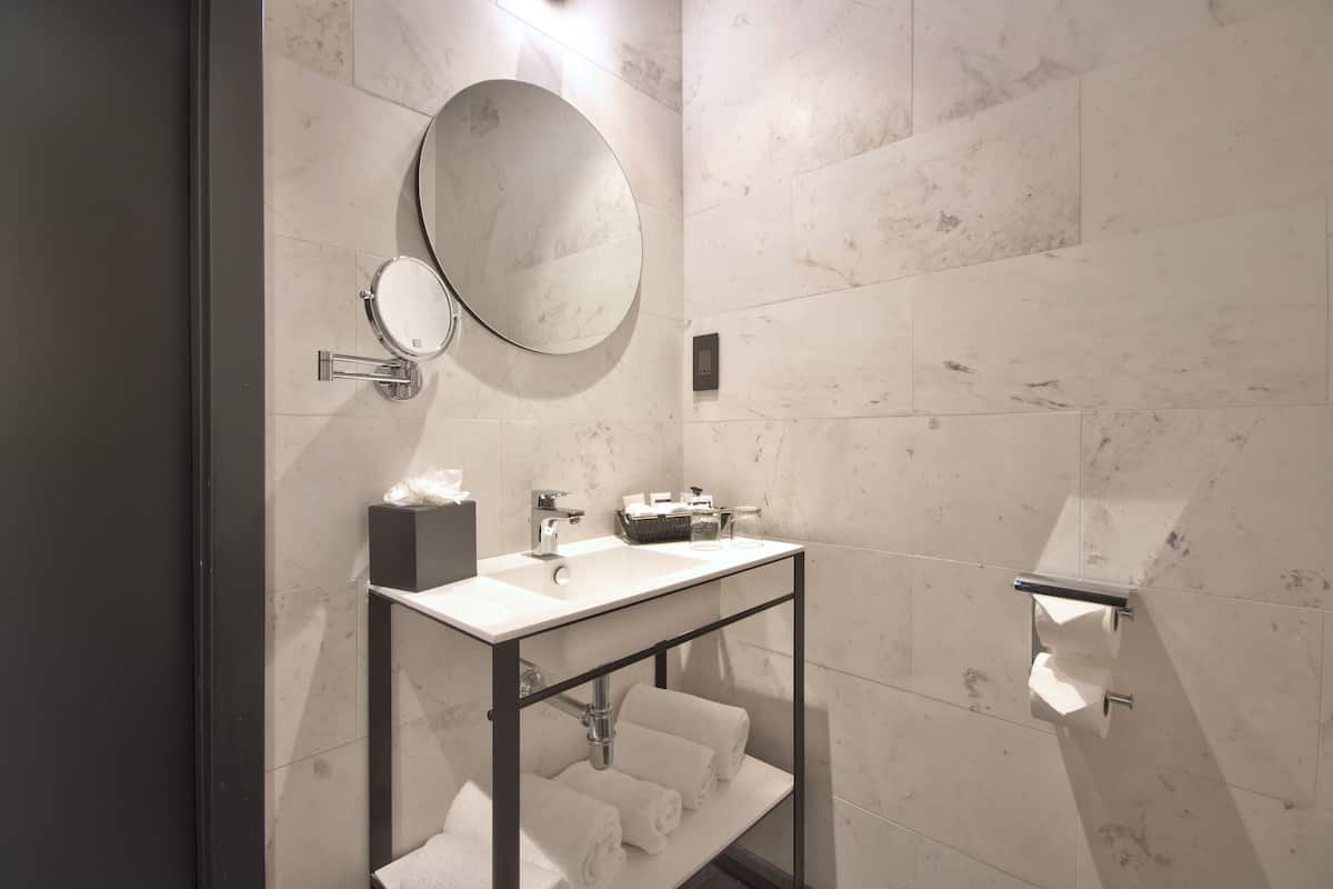 superior double or twin room, balcony | bathroom | shower, free toiletries, hair dryer, slippers