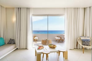 Fantasy Dream suite with private pool, Hot Tub and sea view | Área de sala de estar | Televisión de pantalla plana de 31 pulgadas con canales por cable