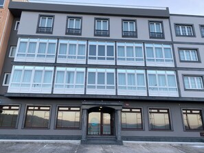 Front of property - Hotel La Cruz (Muxía)