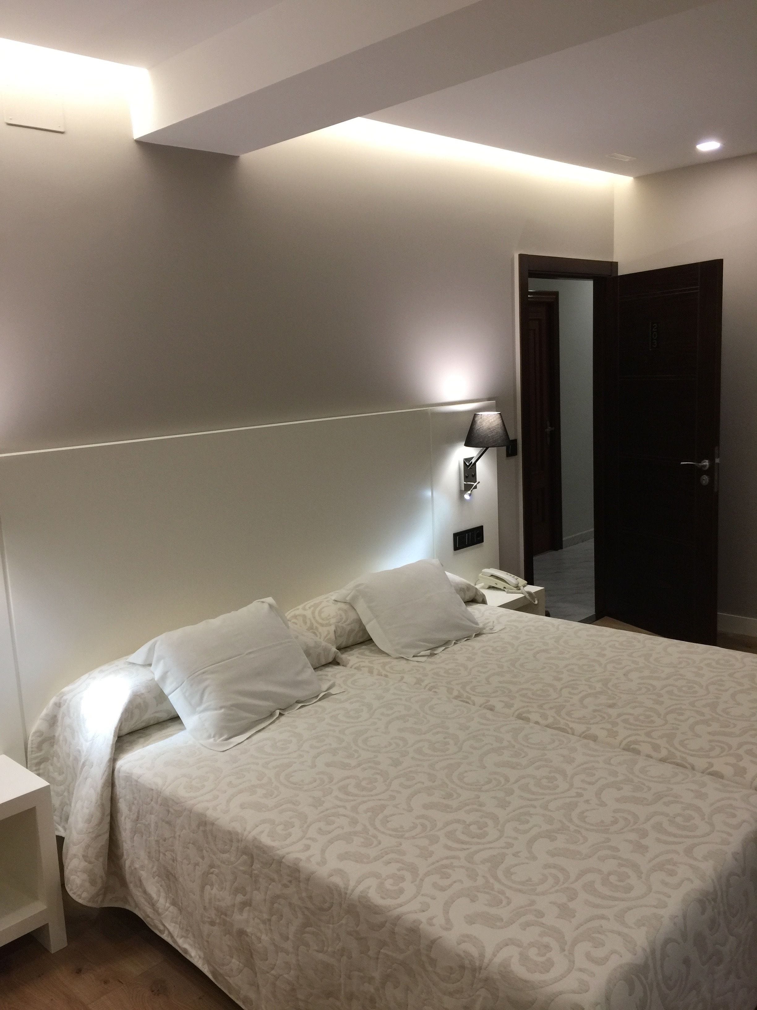 ستائر تعتيم وواي فاي مجانًا وملاءات أسرّة