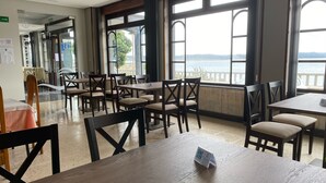 レストラン