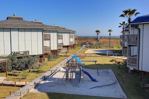 Children’s play area – outdoor
