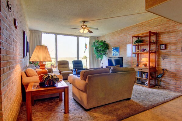 Condo, 2 Bedrooms | Living room