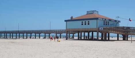 Pantai di sekitar dan memancing