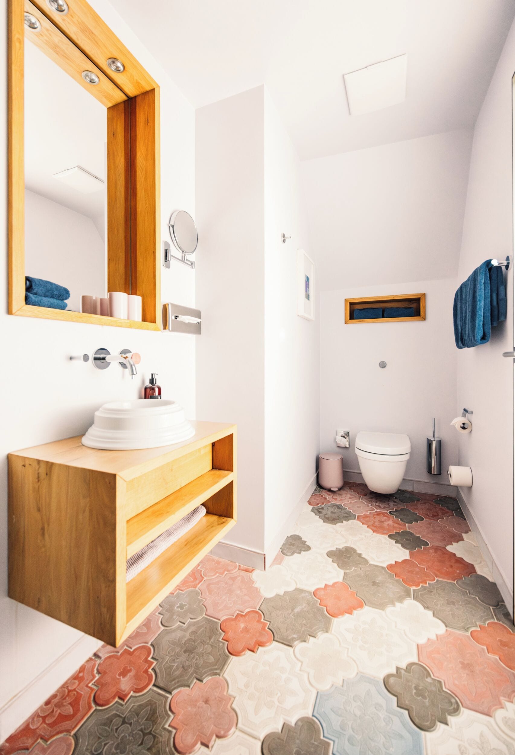 apartment libertines | bathroom | free toiletries, hair dryer, towels, soap