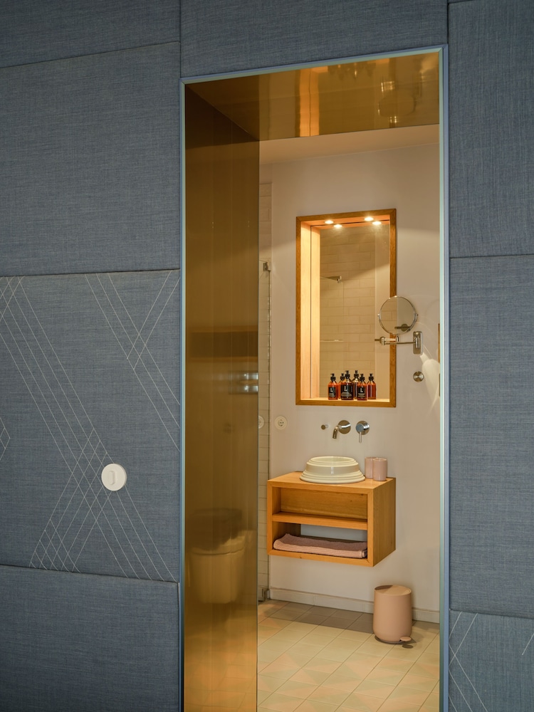 LIBERTINE LINDENBERG by null