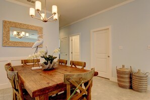 House, 3 Bedrooms | In-room dining