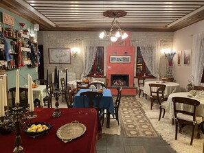 Breakfast, lunch, dinner served; Greek cuisine 