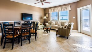 獨棟房屋, 6 間臥室, 私人泳池, 海景 | 起居區 |  DVD 播放機