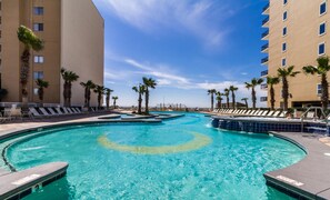 2 utendørsbassenger