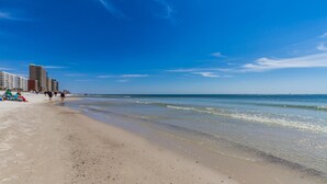 Beach nearby - Crystal Tower by Luxury Gulf Rentals (Gulf Shores)