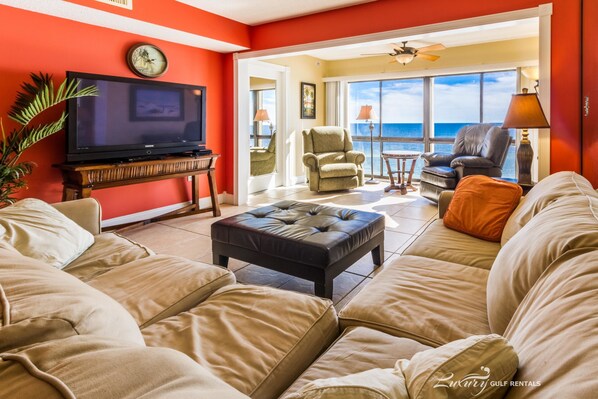 Condo, 2 Bedrooms | Living area