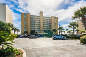 Free self-parking - Edgewater West by Luxury Gulf Rentals (Gulf Shores)