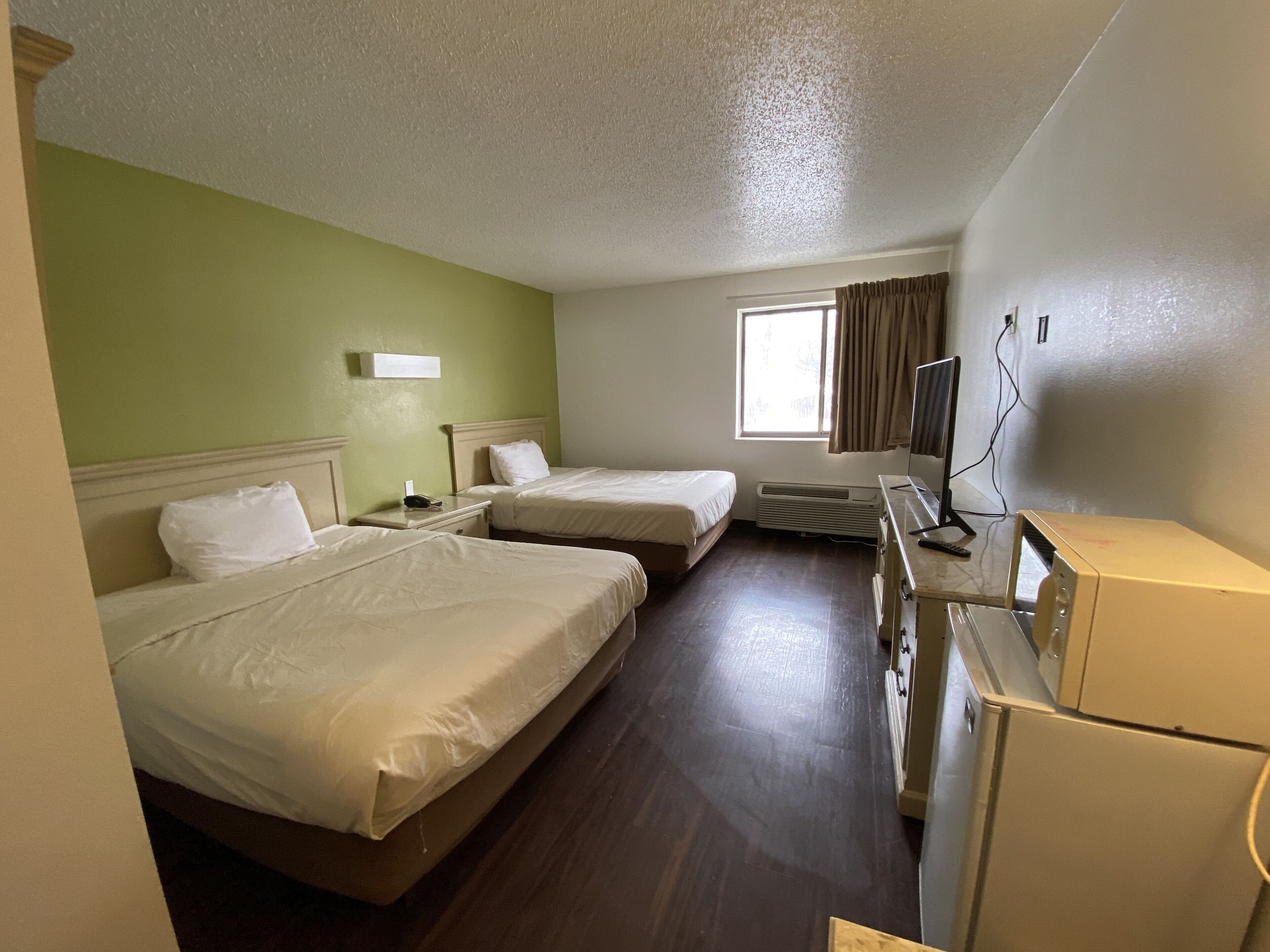 Bureau, rideaux occultants, fer et planche à repasser, Wi-Fi gratuit