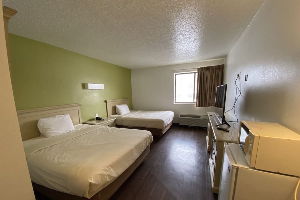 Bureau, rideaux occultants, fer et planche à repasser, Wi-Fi gratuit