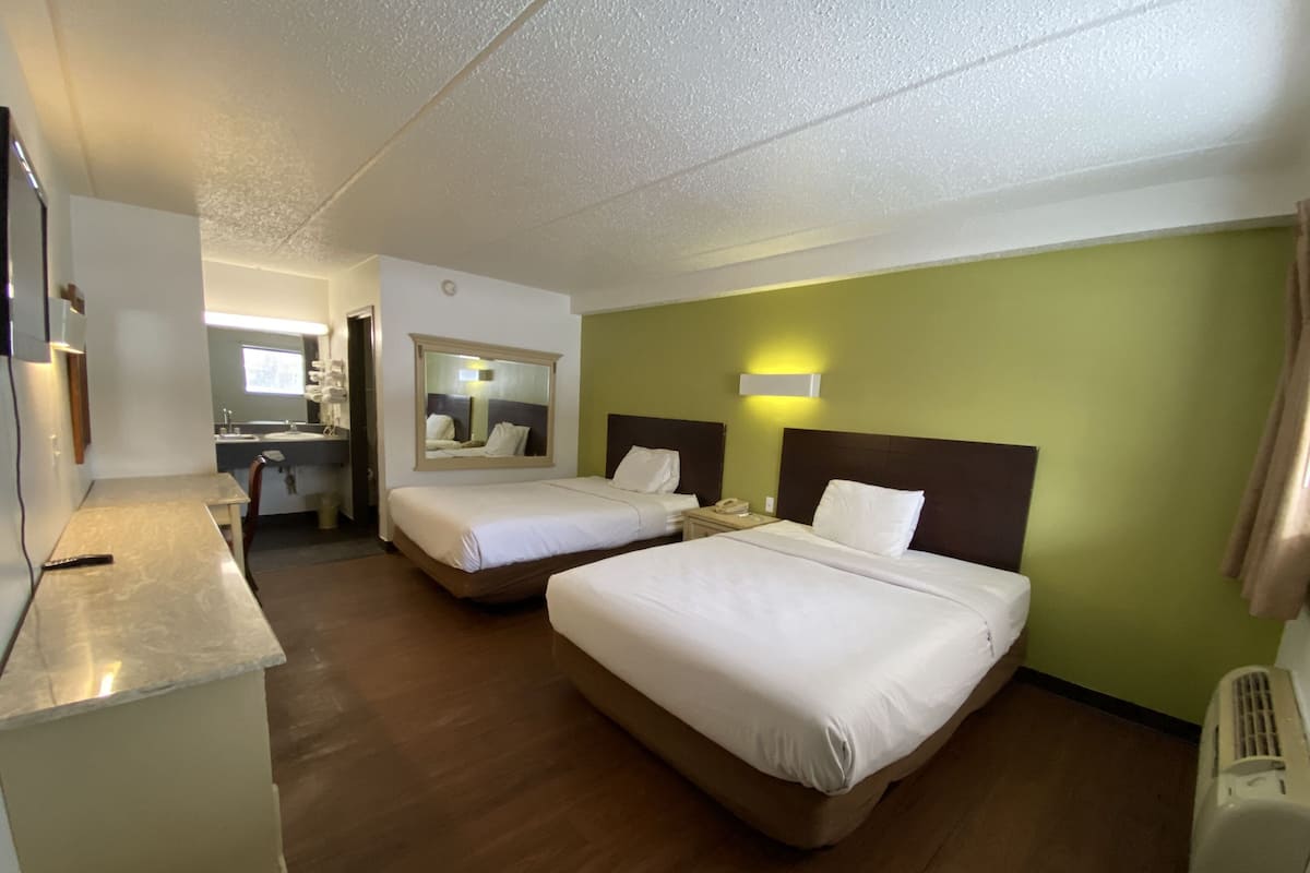 1 chambre, bureau, rideaux dâobscurcissement, fer et planche Ă repasser