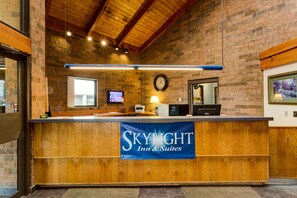 Reception - SkyLight Inn Cleveland - Willoughby (Willoughby)