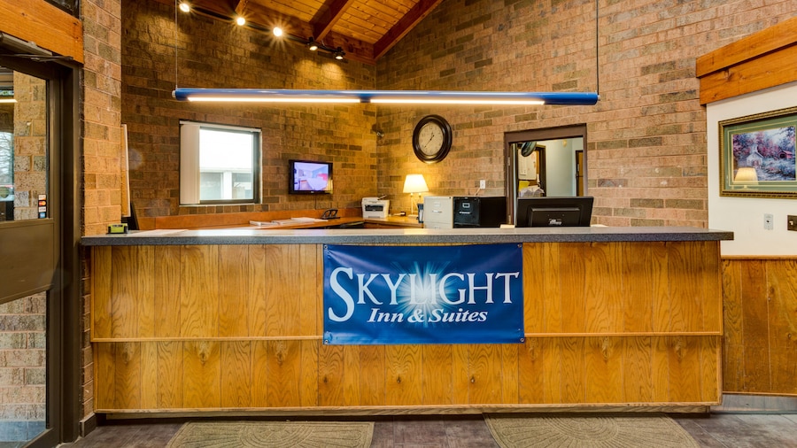 SkyLight Inn Cleveland - Willoughby