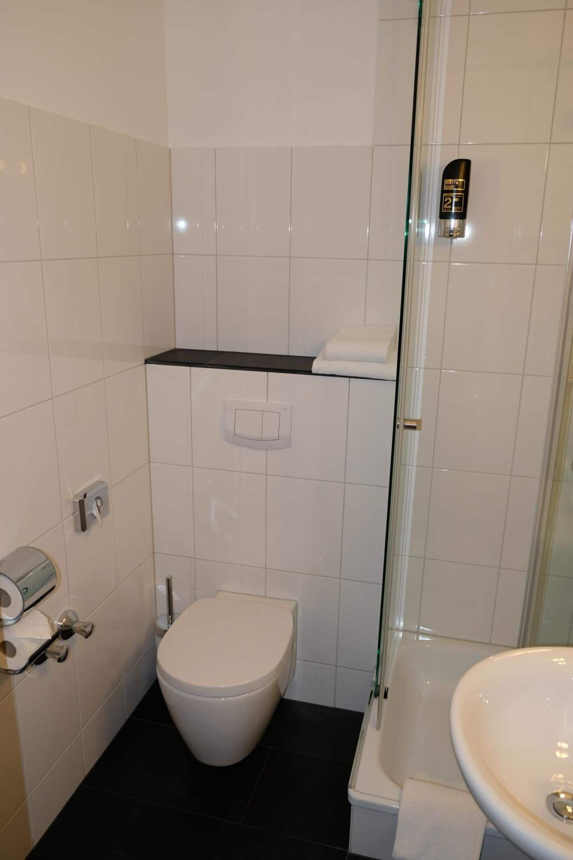 shower, free toiletries, hair dryer, towels