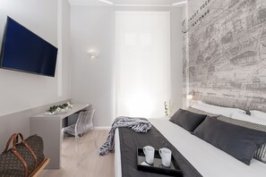 Premium bedding, in-room safe, desk, soundproofing - Colosseum Corner (Rome)