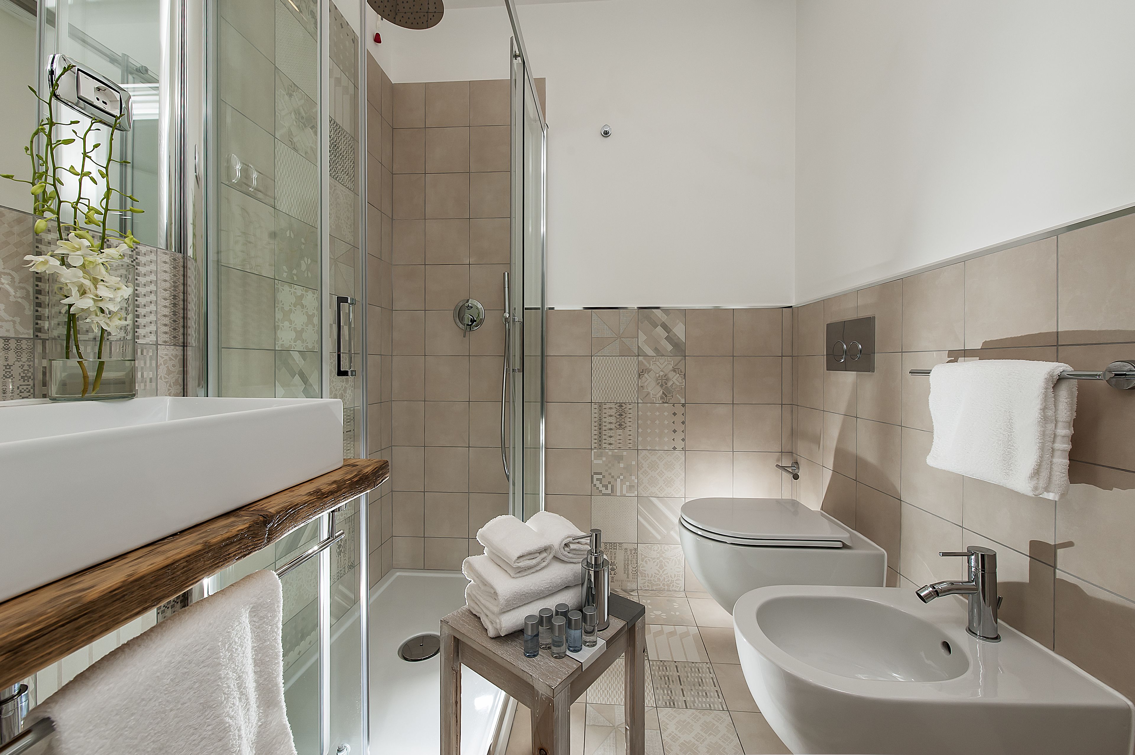 Photo - Colosseum Corner