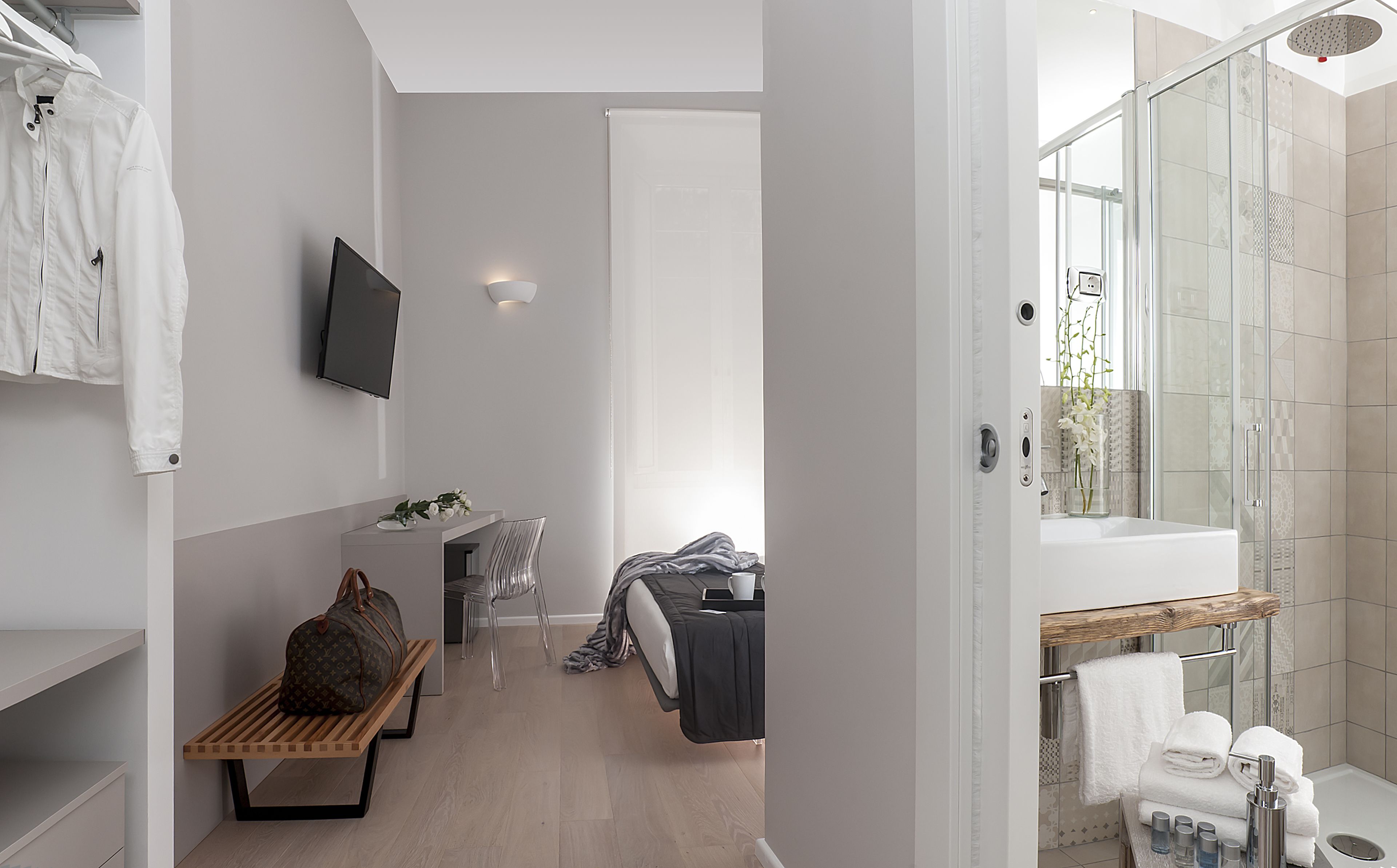 Photo - Colosseum Corner