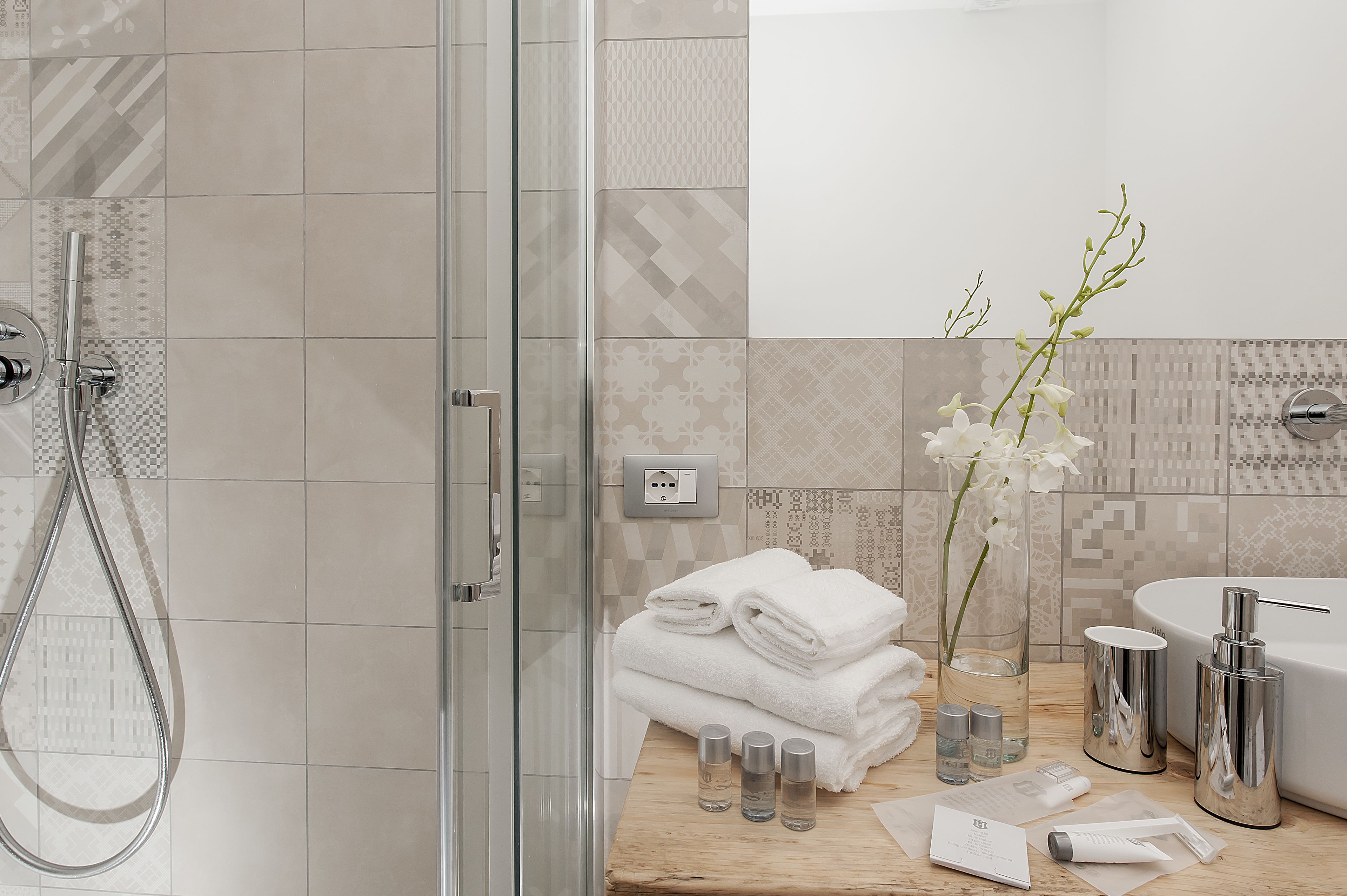 Photo - Colosseum Corner