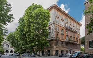 Front of property - Colosseum Corner (Rome)