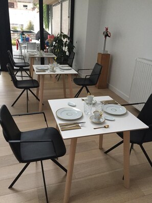 Flat-screen TV - B&B Les Invités (Bruges)