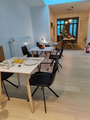 Flat-screen TV - B&B Les Invités (Bruges)