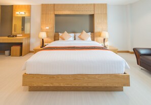Grand Deluxe Room  | Bộ đồ giường cao cấp, két bảo mật tại phòng, bàn, phòng cách âm 