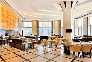 2 restaurants, breakfast, lunch, dinner served; southern cuisine - Radisson Blu Coimbatore (Coimbatore)