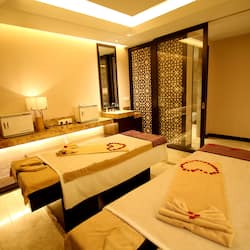 Couples treatment room(s), sauna, steam room, body treatments