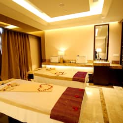 Couples treatment room(s), sauna, steam room, body treatments