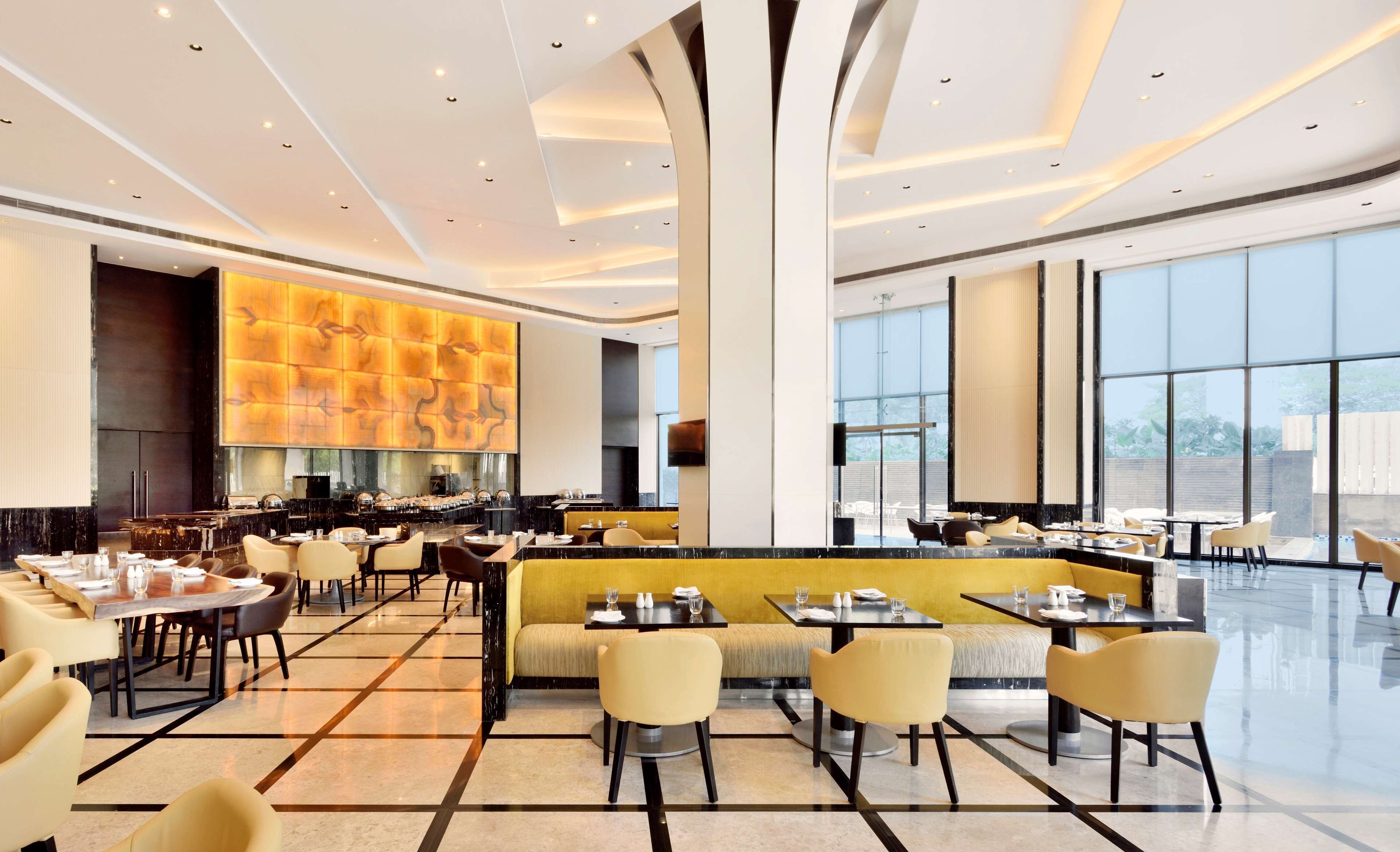 2 restaurants; breakfast, lunch, and dinner served