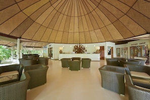 Lobby sitting area - Safari Island Resort (Mushimasgali)