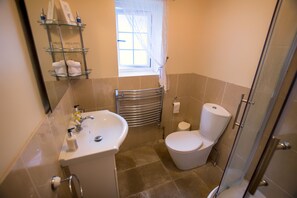 Superior Double or Twin Room | Bathroom