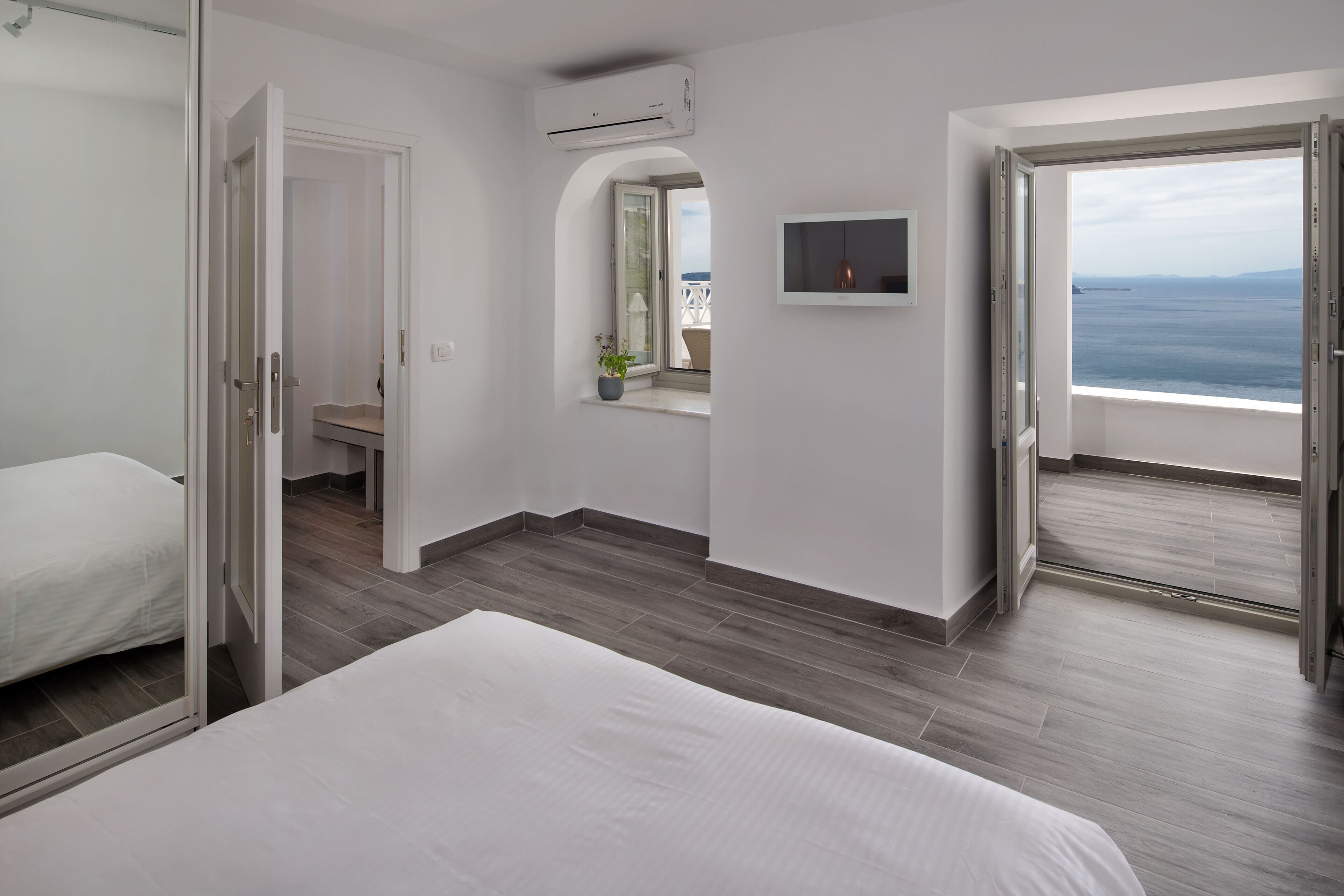 premium bedding, minibar, in-room safe, soundproofing