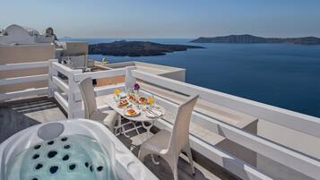 Honeymoon Suite, outdoor Tub, Sea View | Premium bedding, minibar, in-room safe, soundproofing