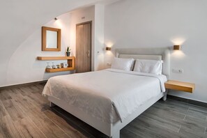 高档床上用品、迷你吧、客房内保险箱、隔音