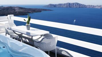 Honeymoon Suite, outdoor Tub, Sea View | Vista dalla camera