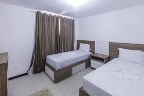 Doppelzimmer, 2 Schlafzimmer | 2 Schlafzimmer, kostenloses WLAN