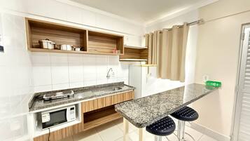 Apartamento | Cozinha privada | Micro-ondas