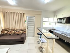 Apartamento | Zona de estar | Una televisión