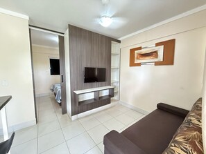 Apartment | Wohnbereich | Fernseher