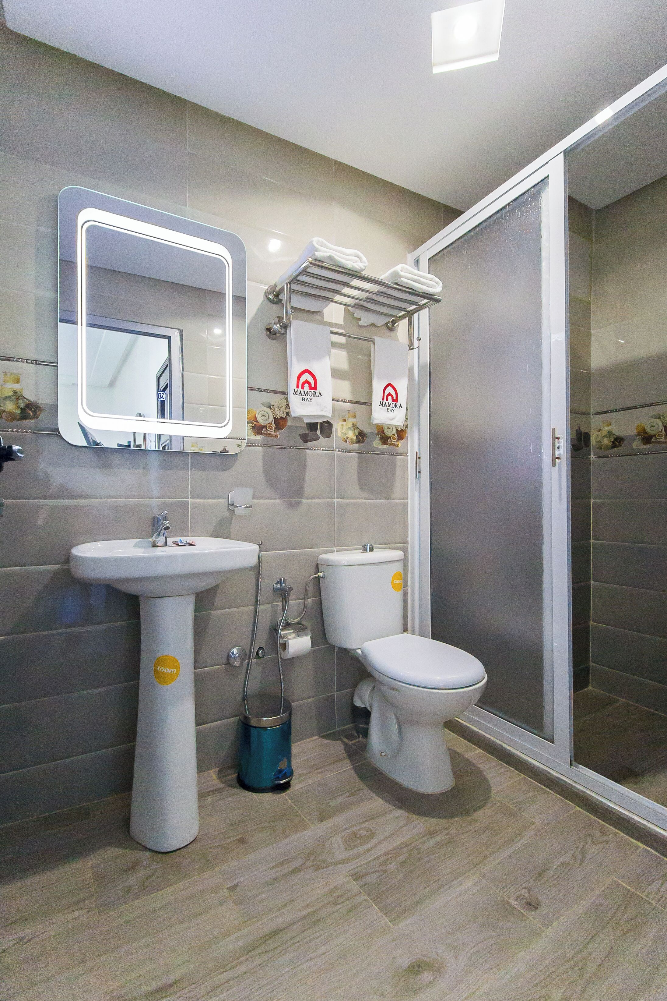 shower, rainfall showerhead, free toiletries, hair dryer