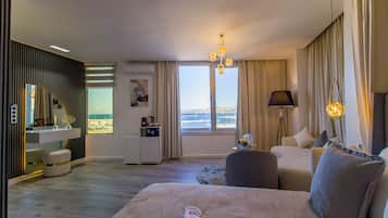 Royal-Zimmer | Hochwertige Bettwaren, Minibar, schallisolierte Zimmer, kostenloses WLAN