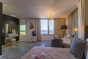 Ropa de cama de alta calidad, minibar y sistema de insonorización 