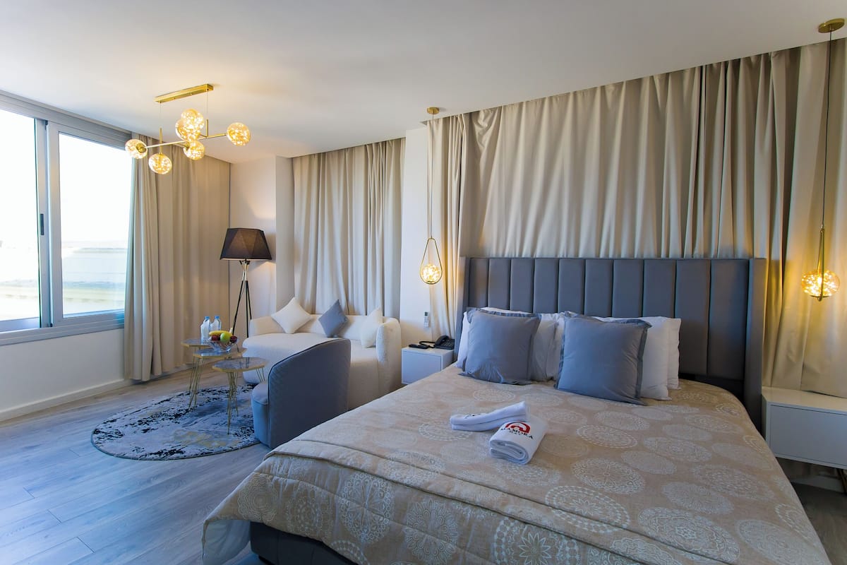royal room | 1 bedroom, premium bedding, minibar, soundproofing