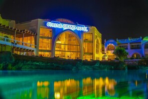 Front of property - evening/night - Cyrene Grand Hotel (Sharm el Sheikh)